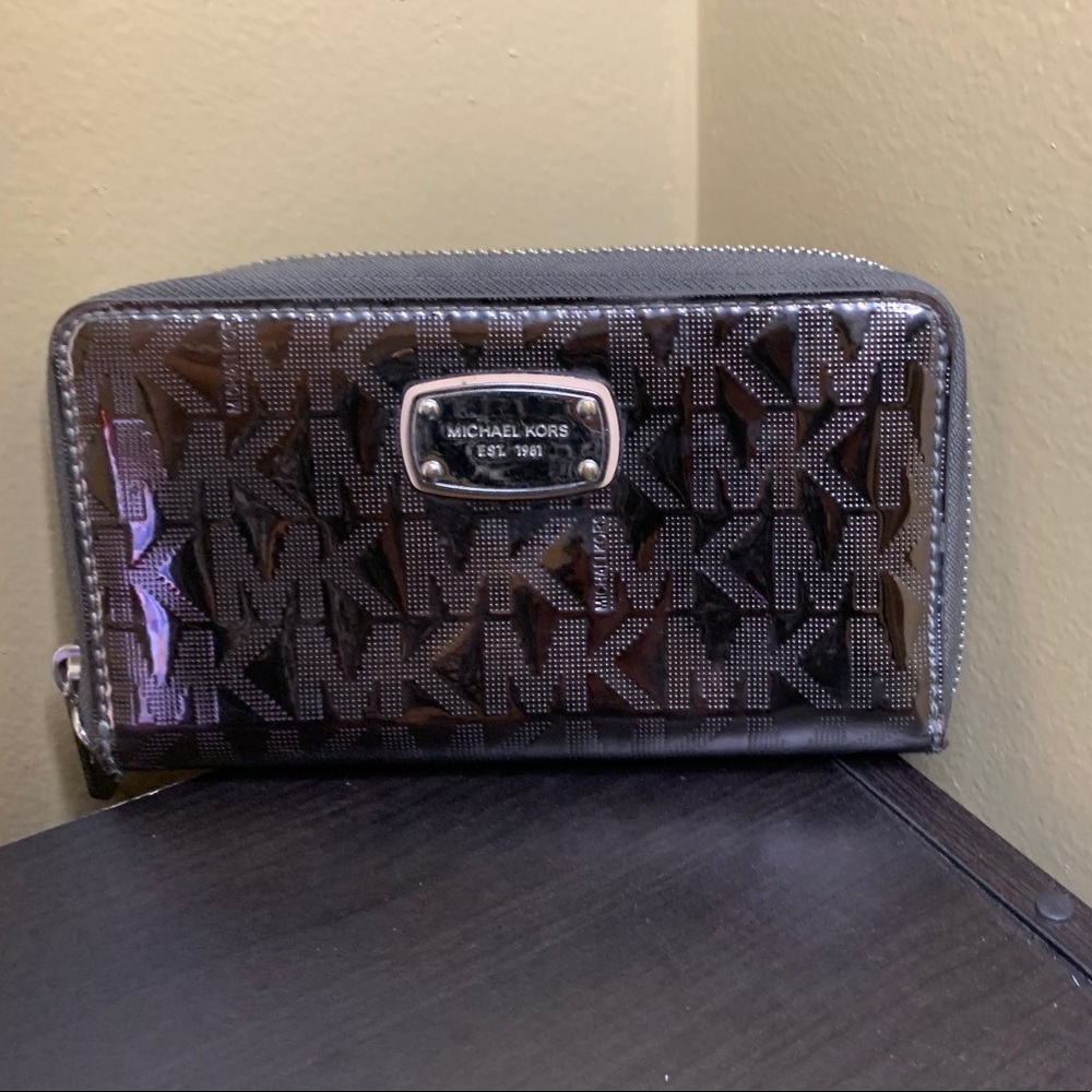 Michael Kors Logo Wallet